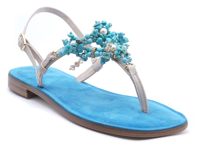 sandali con conchiglie...