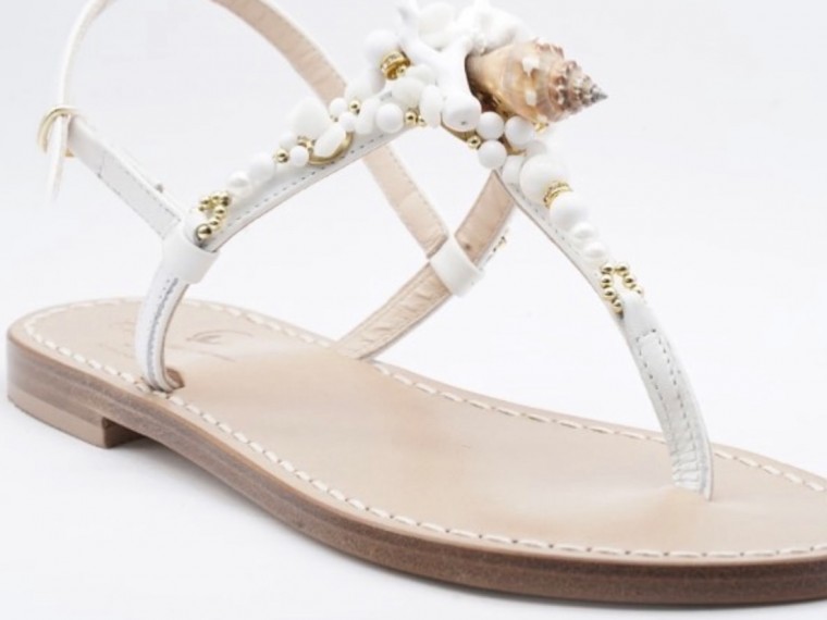 Sandali  e rami di corallo