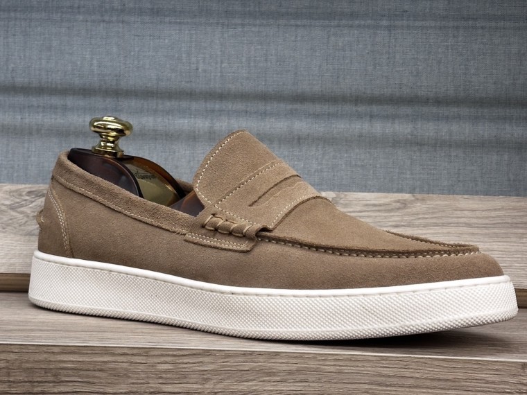 Men's flesh-colored moccasins